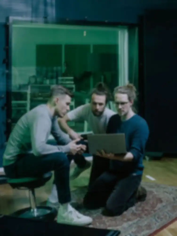3 people from the PeakProfiling team in the studio.